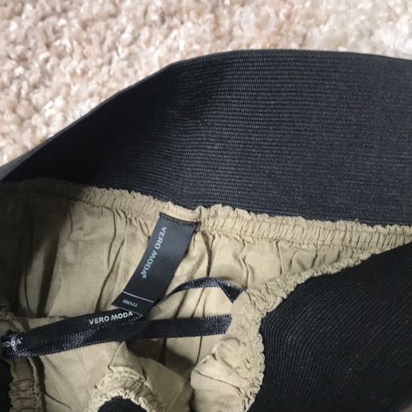 Vero Moda Mini Flair Lace Skirt | Size S - Picture 4 of 6